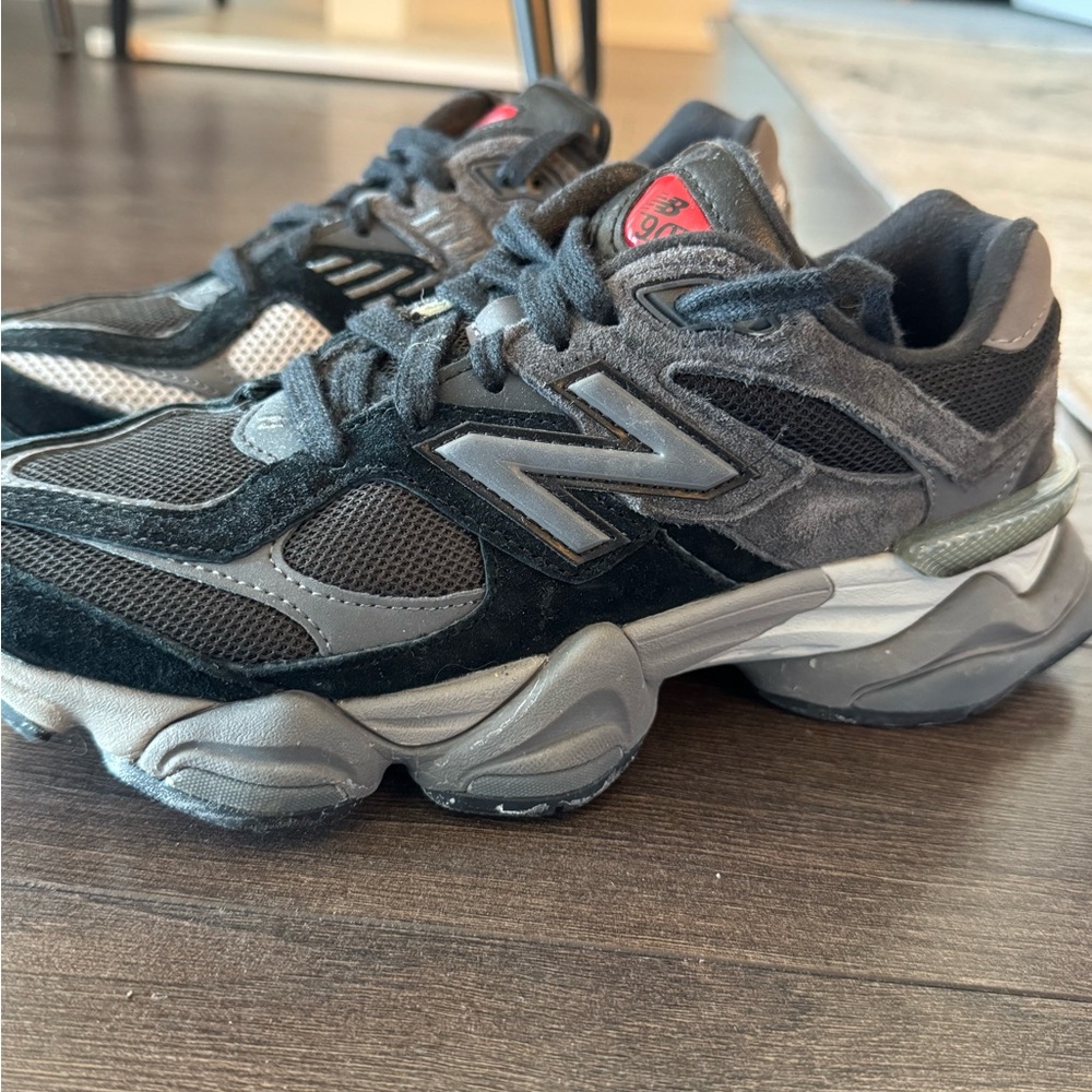 New Balance Black and Gray Athletic Shoes - Size 6
